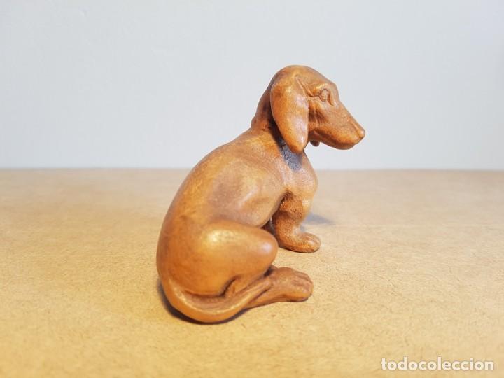 Antig&uuml;edades: Teckel. Talla miniatura de vitrina de Dolfi. - Foto 2