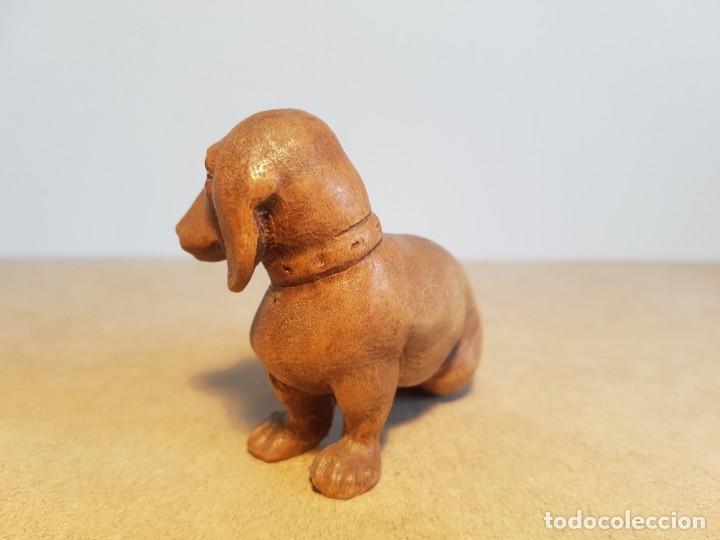 Antig&uuml;edades: Teckel. Talla miniatura de vitrina de Dolfi. - Foto 4