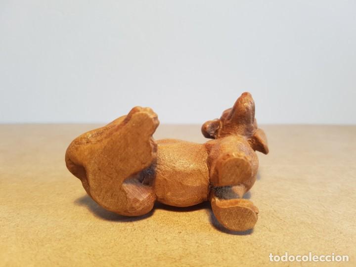Antig&uuml;edades: Teckel. Talla miniatura de vitrina de Dolfi. - Foto 5
