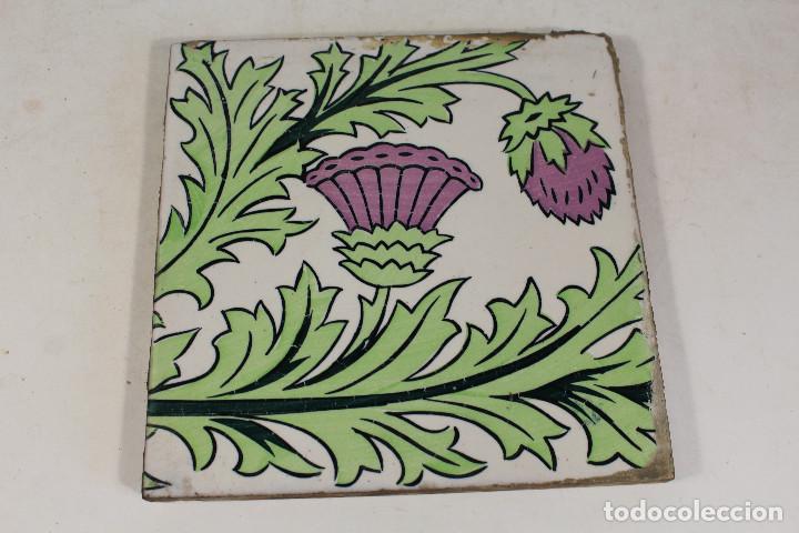Antig&uuml;edades: AZULEJO ANTIGUO CON FLORES DE ALCACHOFA - Foto 1