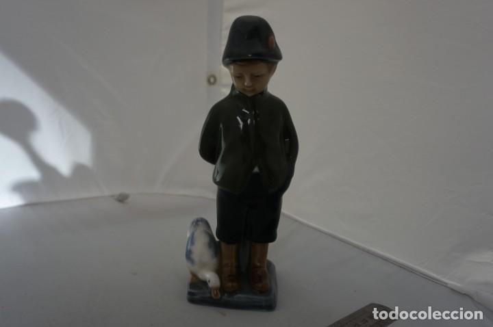 Antig&uuml;edades: PORCELANA NI&Ntilde;O CON PATO - Foto 1