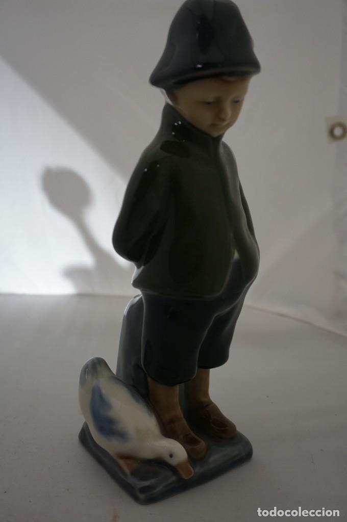 Antig&uuml;edades: PORCELANA NI&Ntilde;O CON PATO - Foto 2