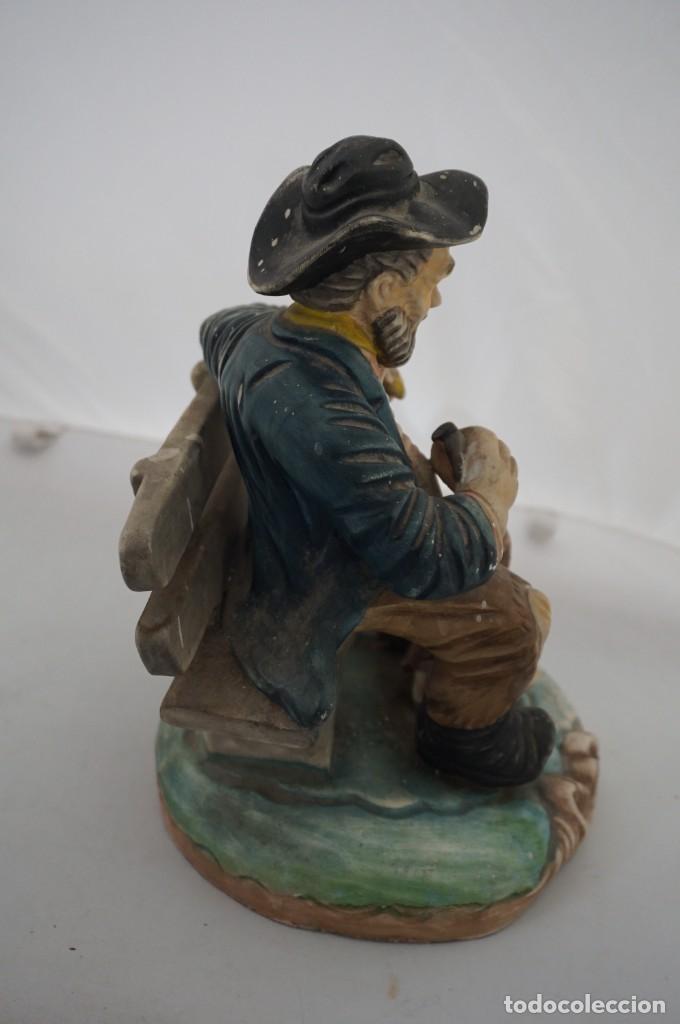 Antig&uuml;edades: HOMBRE SENTADO EN BANCO - Foto 5