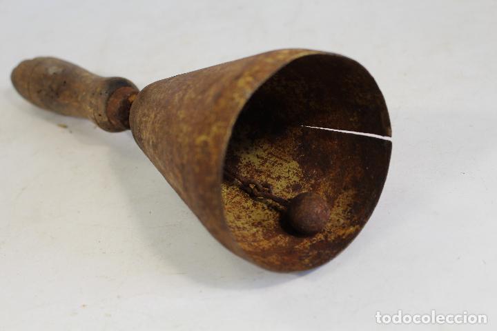 Antig&uuml;edades: antigua campana de mano - Foto 6