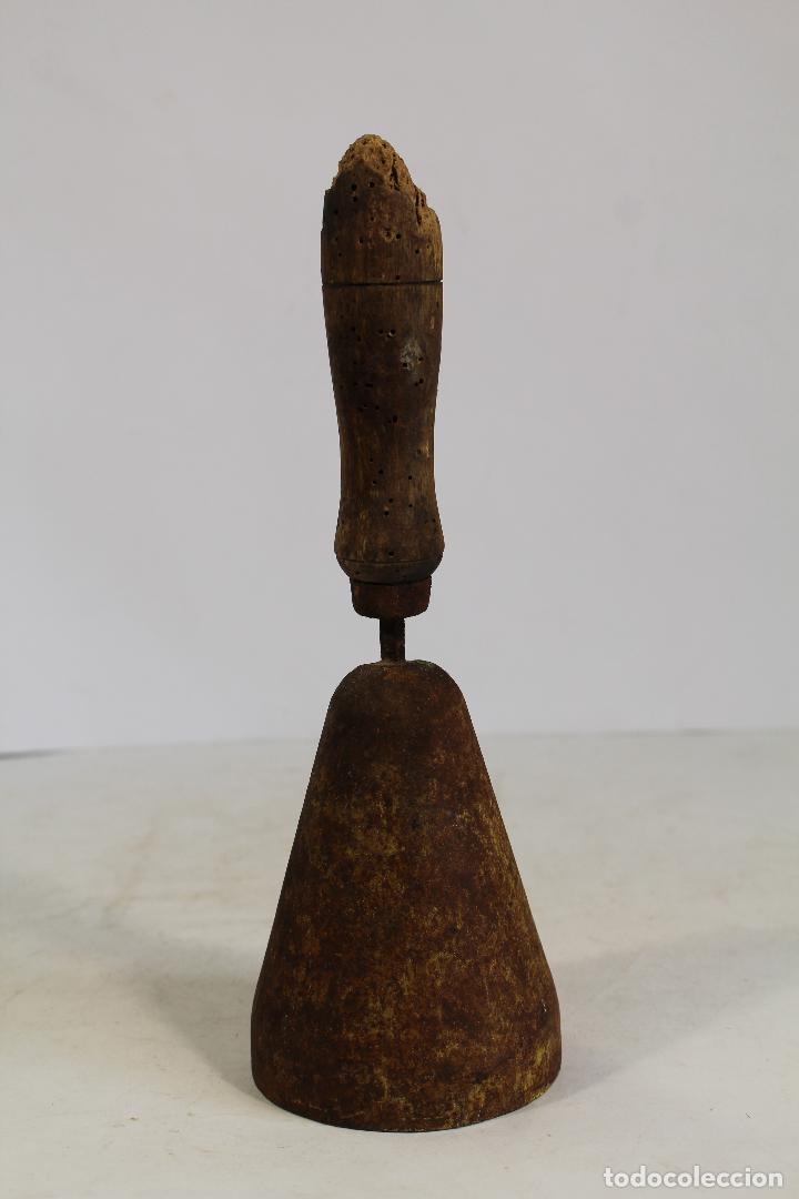 Antig&uuml;edades: antigua campana de mano - Foto 1
