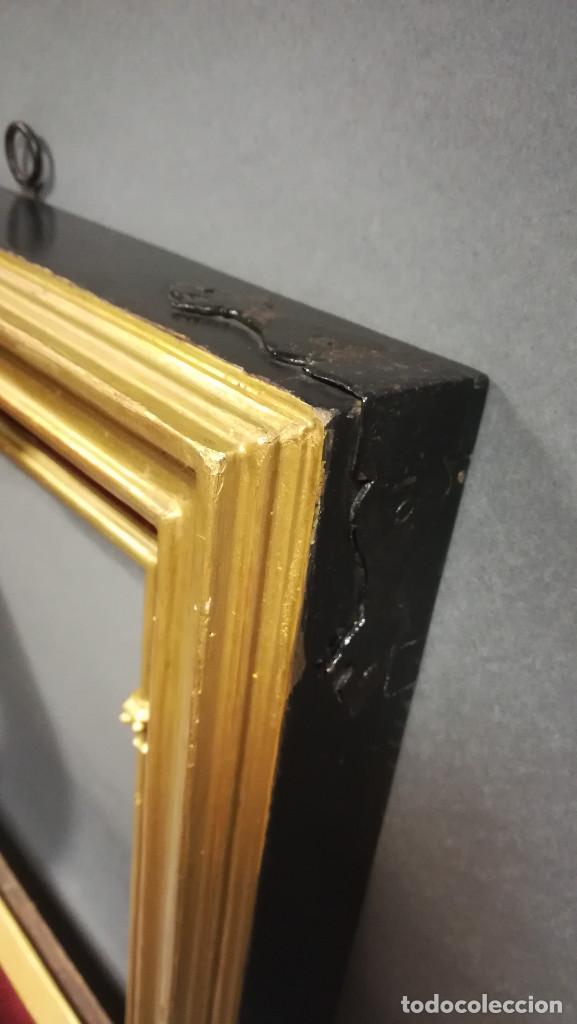 Antig&uuml;edades: MARCO DE MADERA CON PAN DE ORO Y TERCIOPELO GRANATE - Foto 7