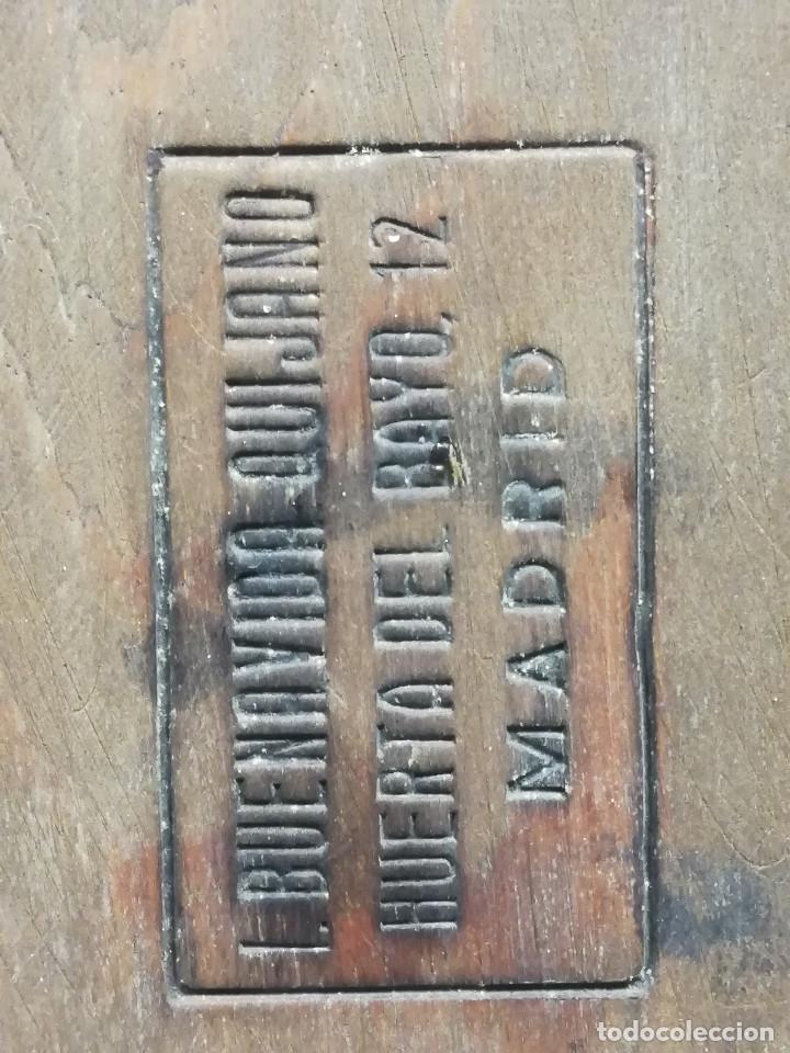 Antig&uuml;edades: MARCO DE MADERA CON PAN DE ORO Y TERCIOPELO GRANATE - Foto 12