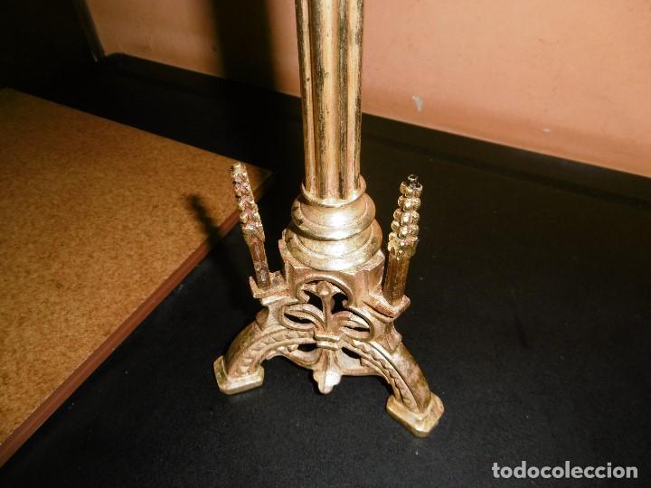 Antig&uuml;edades: ANTIGUO CANDELABRO DE BRONCE. - Foto 2