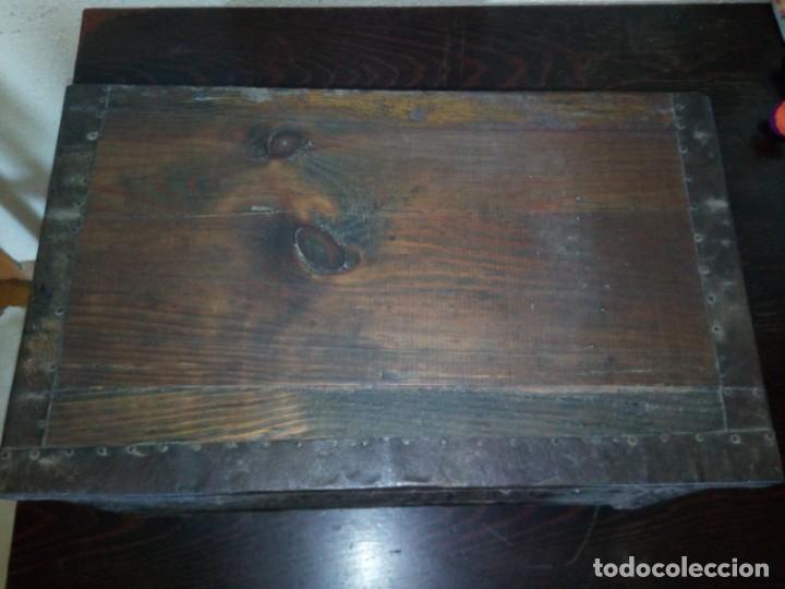 Antig&uuml;edades: BA&Uacute;L CAJA ANTIGUA CON RELIEVES - Foto 5