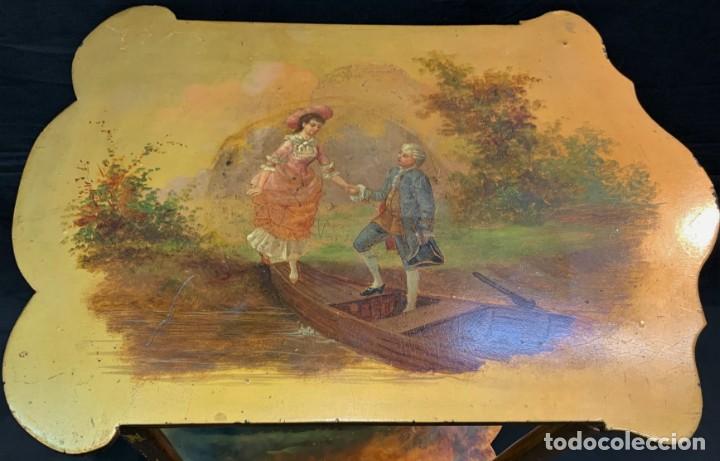 Antig&uuml;edades: Mesita auxiliar con pinturas. - Foto 3