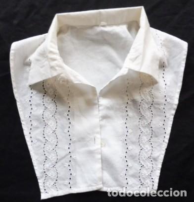 Antig&uuml;edades: FALSA CAMISA DE ENCAJE SUIZO S.XX - Foto 4