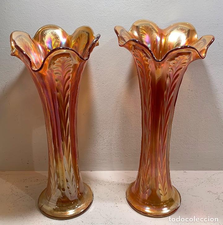 Antig&uuml;edades: CARNIVAL GLASS, PAR DE JARRONES. - Foto 1