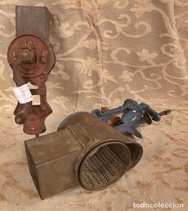 Antig&uuml;edades: Lote de Dos Molinillos Antiguos - Foto 2