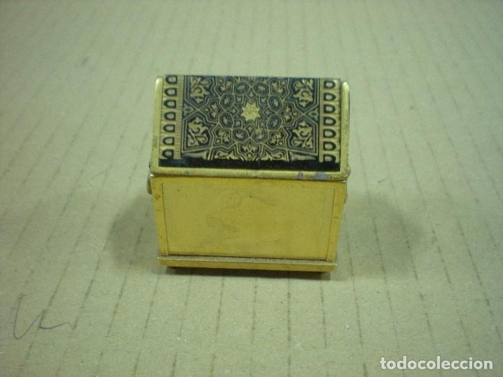 Antig&uuml;edades: PEQUE&Ntilde;A CAJA DAMASQUINADA 4X3X4,5CM