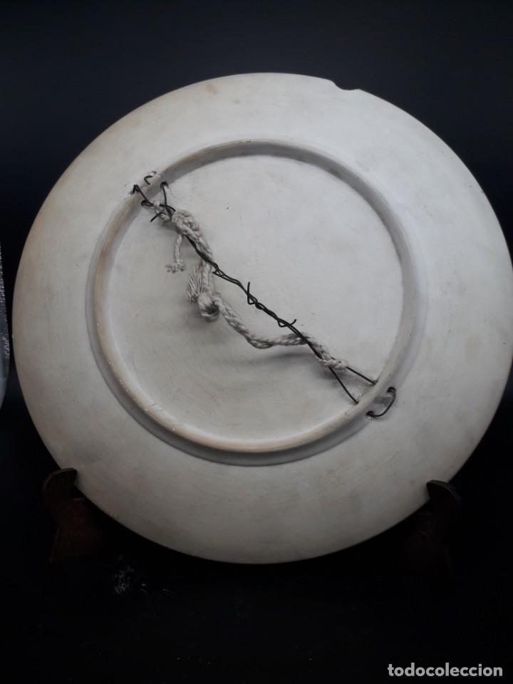 Antig&uuml;edades: Plato pintado a mano - Foto 3