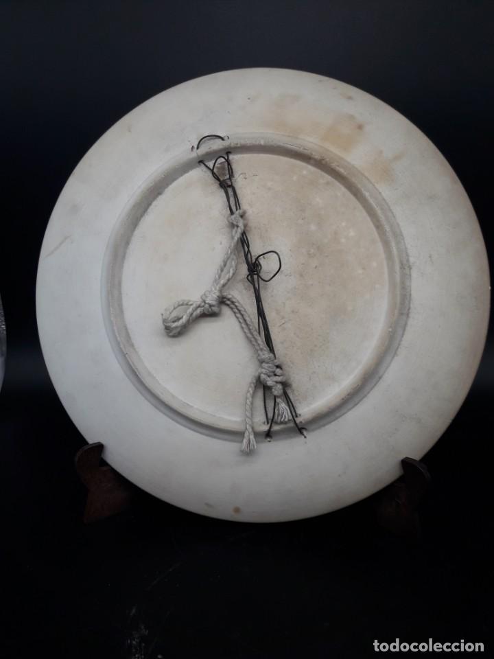 Antig&uuml;edades: Plato pintado a mano - Foto 3