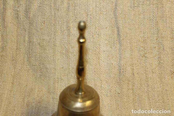 Antig&uuml;edades: campana de bronce - Foto 2