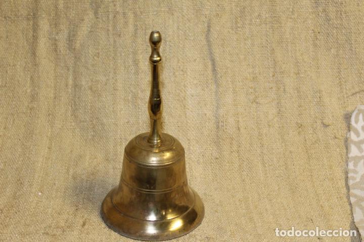 Antig&uuml;edades: campana de bronce - Foto 3