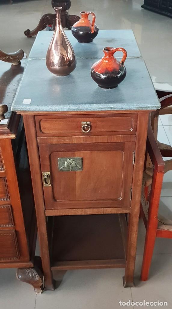 Antig&uuml;edades: 2 Mesitas Modernistas - Foto 1