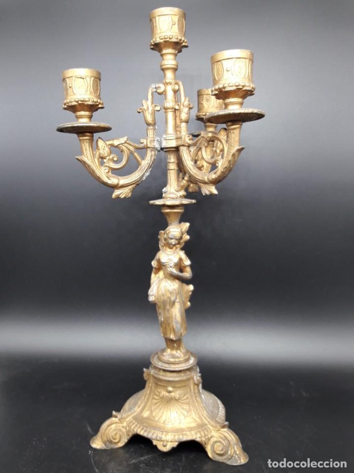 Antig&uuml;edades: Pareja de candelabros de calamina - Foto 6