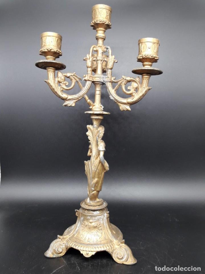 Antig&uuml;edades: Pareja de candelabros de calamina - Foto 9