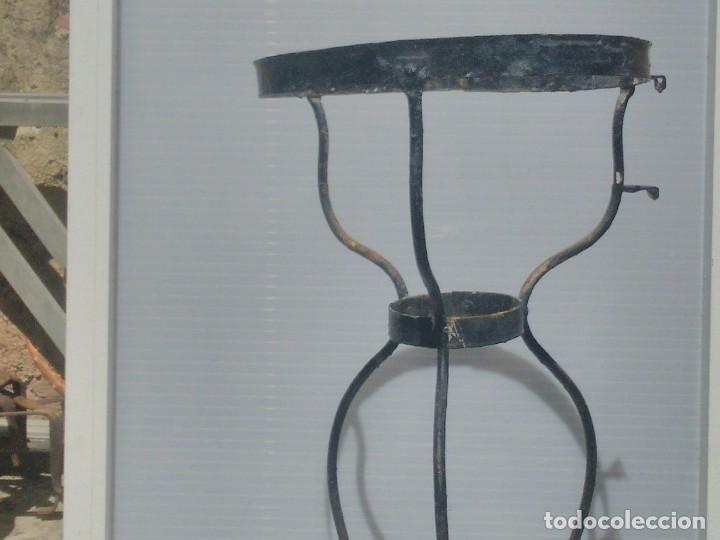 Antig&uuml;edades: Soporte antiguo palanganero - Foto 1