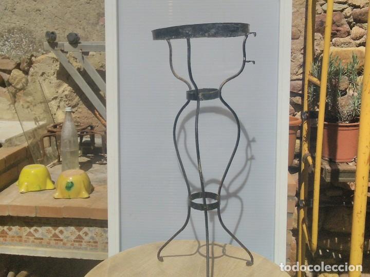 Antig&uuml;edades: Soporte antiguo palanganero - Foto 2
