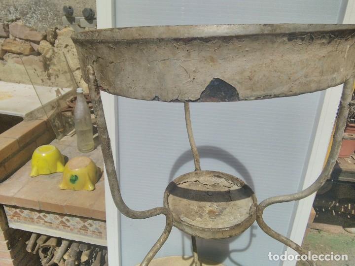 Antig&uuml;edades: Soporte antiguo palanganero. - Foto 2