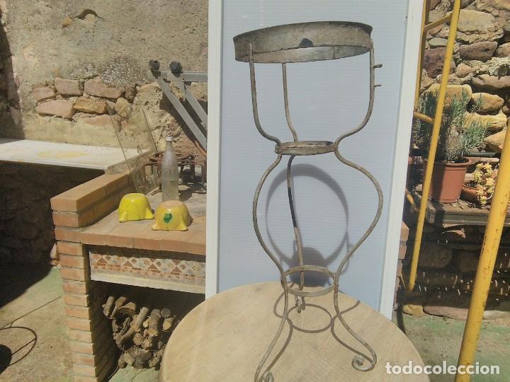 Antig&uuml;edades: Soporte antiguo palanganero. - Foto 4