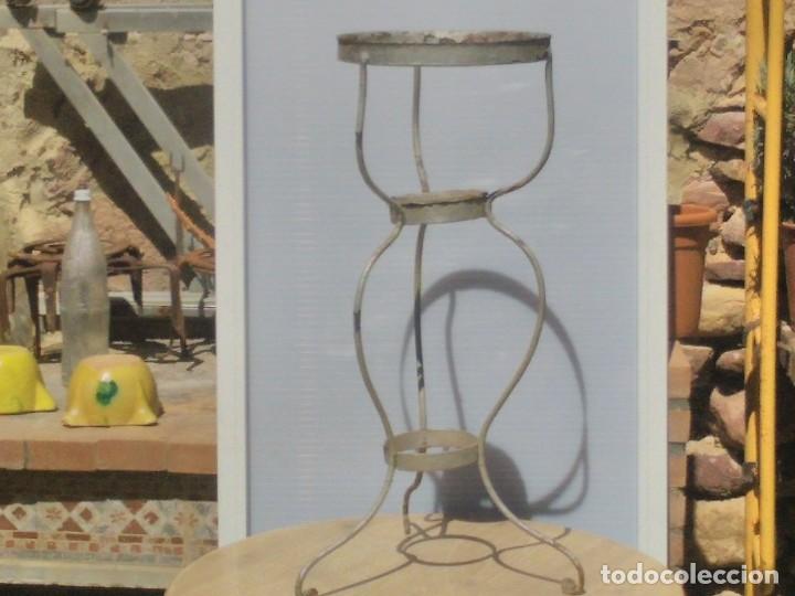 Antig&uuml;edades: Soporte antiguo palanganero. - Foto 1