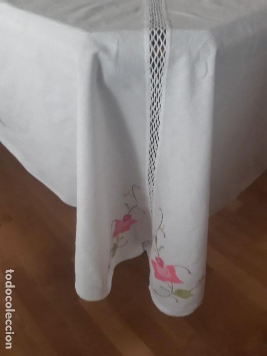 Antig&uuml;edades: MANTEL BORDADO CON CROCHET. - Foto 5