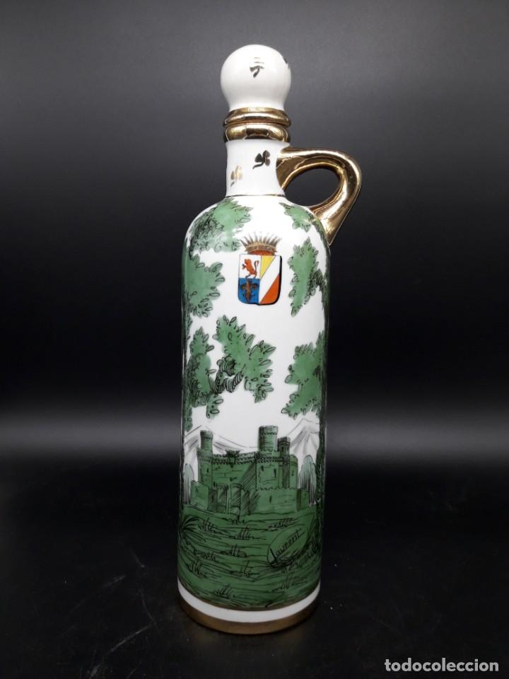 Antig&uuml;edades: Botella de porcelana con escudo - Foto 1