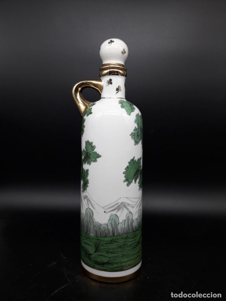 Antig&uuml;edades: Botella de porcelana con escudo - Foto 4
