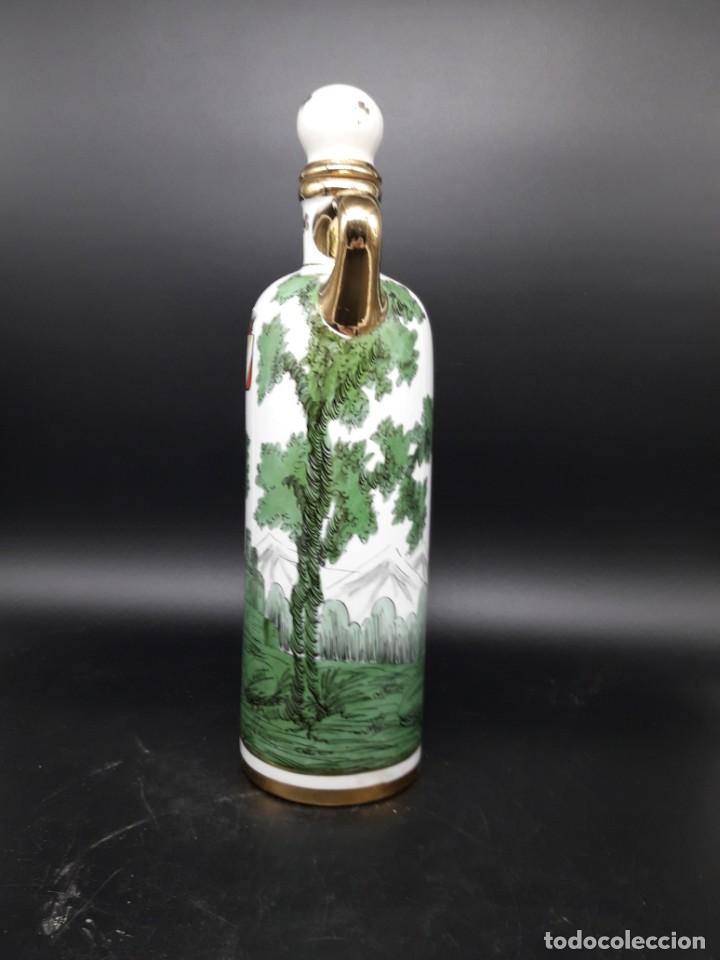 Antig&uuml;edades: Botella de porcelana con escudo - Foto 5