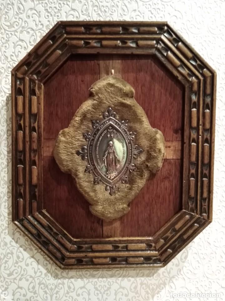 Antig&uuml;edades: Medalla religiosa de plata enmarcada. - Foto 1