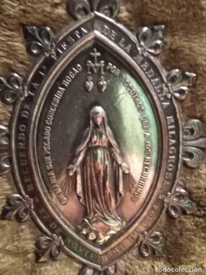 Antig&uuml;edades: Medalla religiosa de plata enmarcada. - Foto 2