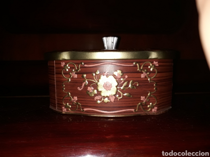 Antig&uuml;edades: Caja art&iacute;stica de Hoja de lata - Foto 2