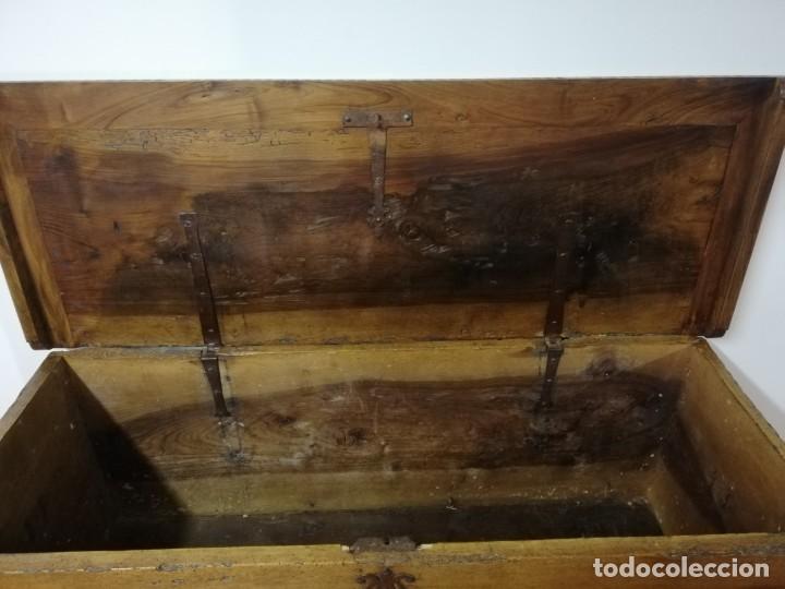 Antig&uuml;edades: Arca antigua de nogal - Foto 7