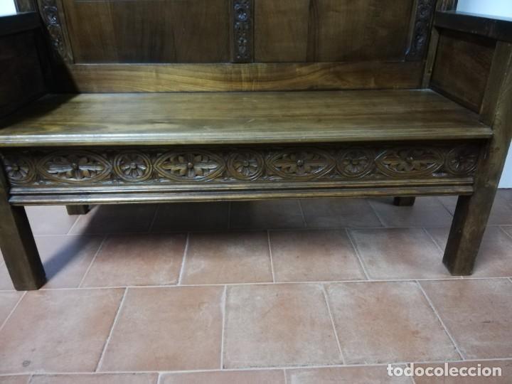 Antig&uuml;edades: Banco tallado de roble - Foto 2