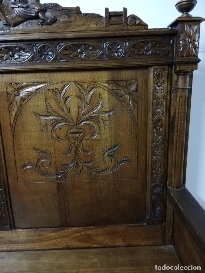 Antig&uuml;edades: Banco tallado de roble - Foto 3