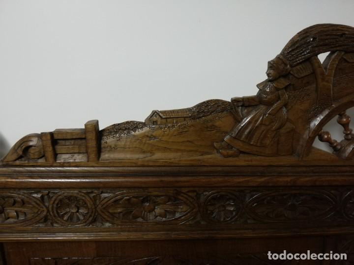 Antig&uuml;edades: Banco tallado de roble - Foto 6