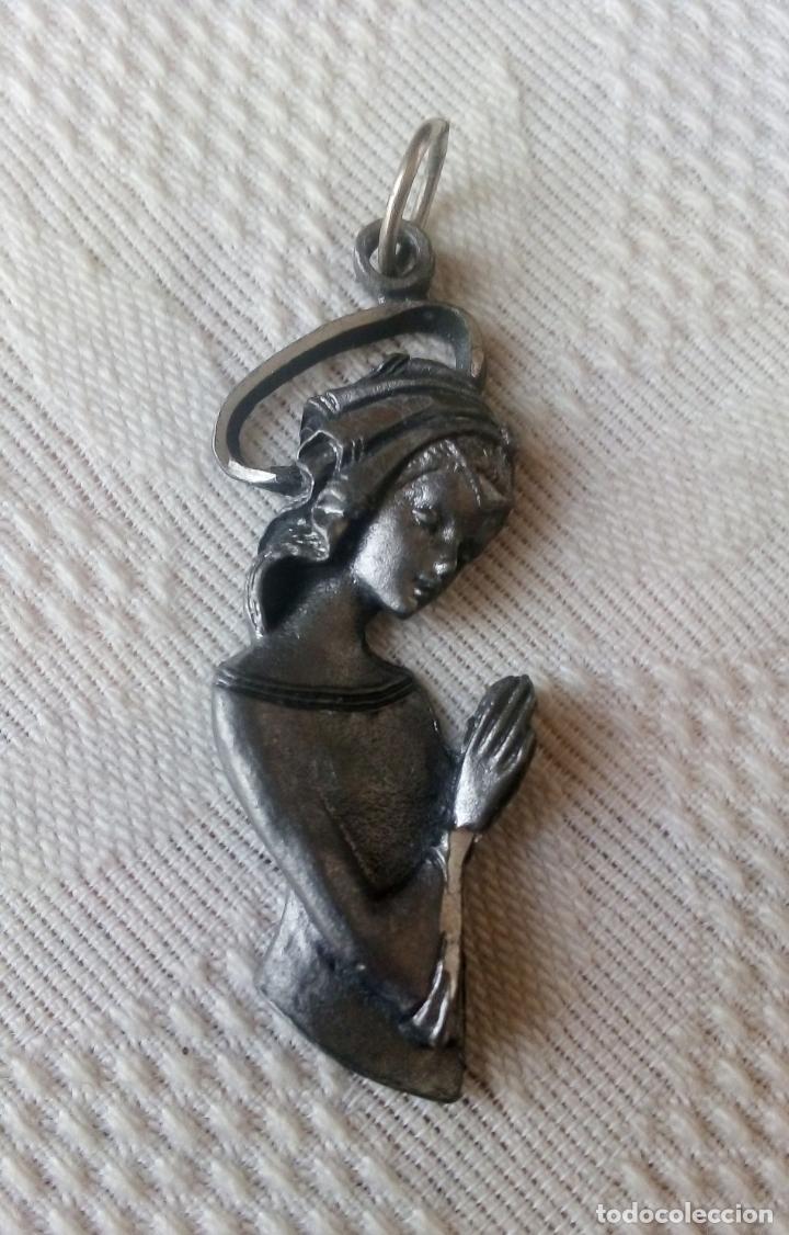 Antig&uuml;edades: COLGANTE VIRGEN REZANDO. - Foto 1