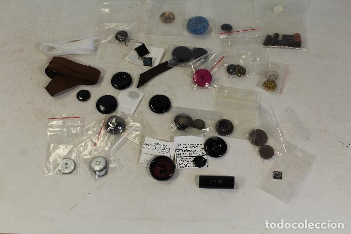 Antig&uuml;edades: lote de botones - Foto 1