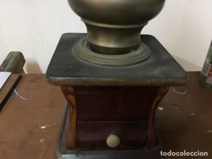 Antig&uuml;edades: molinillo tipo belga