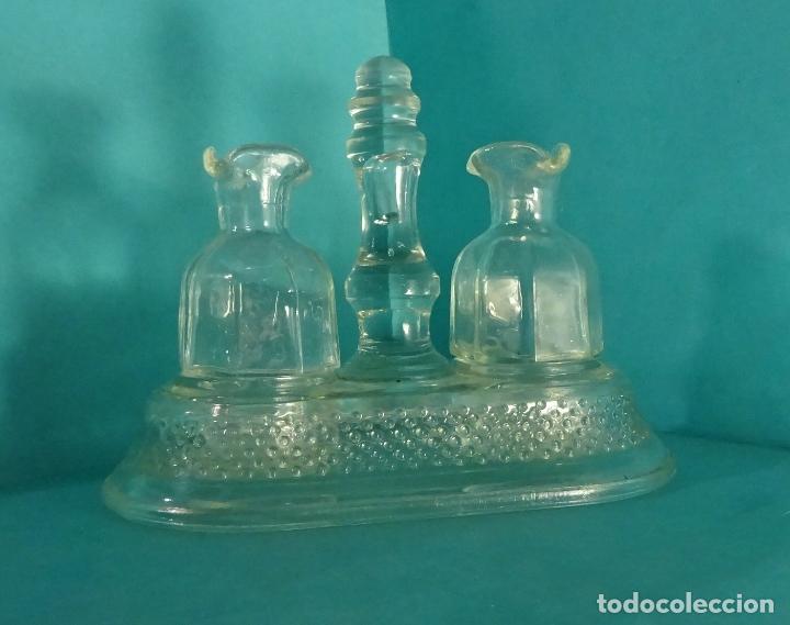 Antig&uuml;edades: VINAGRERA DE CRISTAL PRENSADO - Foto 1