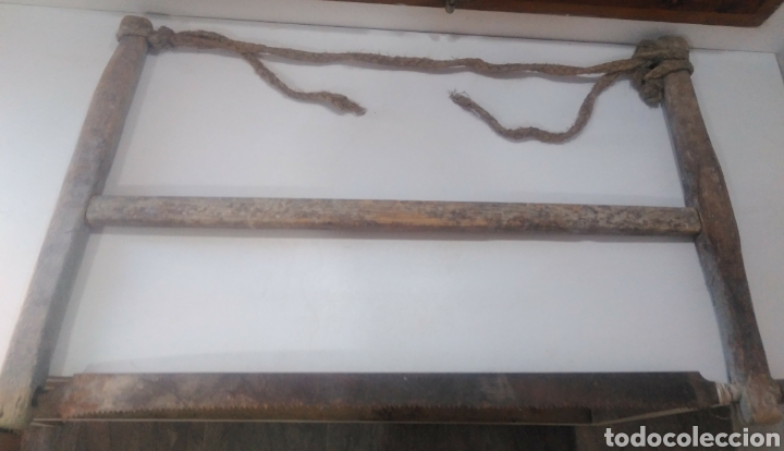 Antig&uuml;edades: Antigua sierra grande de madera - Foto 3
