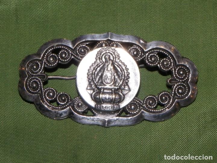 Antig&uuml;edades: Broche plata con Virgen antigua. - Foto 2