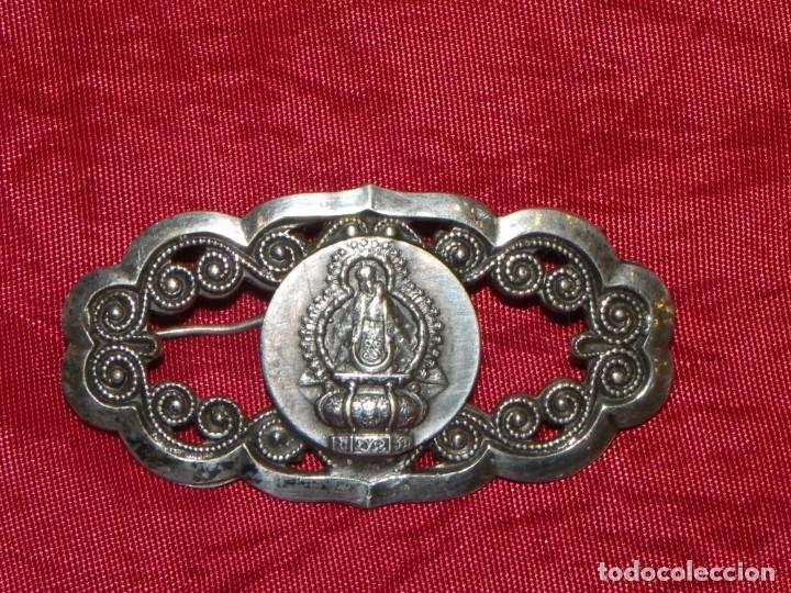 Antig&uuml;edades: Broche plata con Virgen antigua. - Foto 5