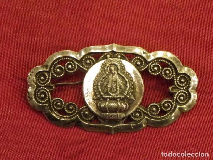 Antig&uuml;edades: Broche plata con Virgen antigua. - Foto 6