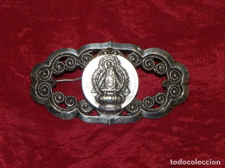 Antig&uuml;edades: Broche plata con Virgen antigua. - Foto 7